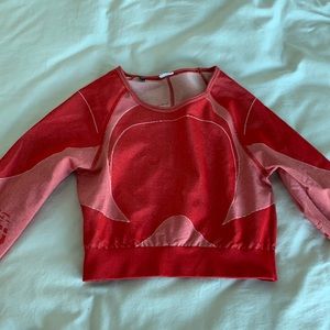 Red crop to -gymshark